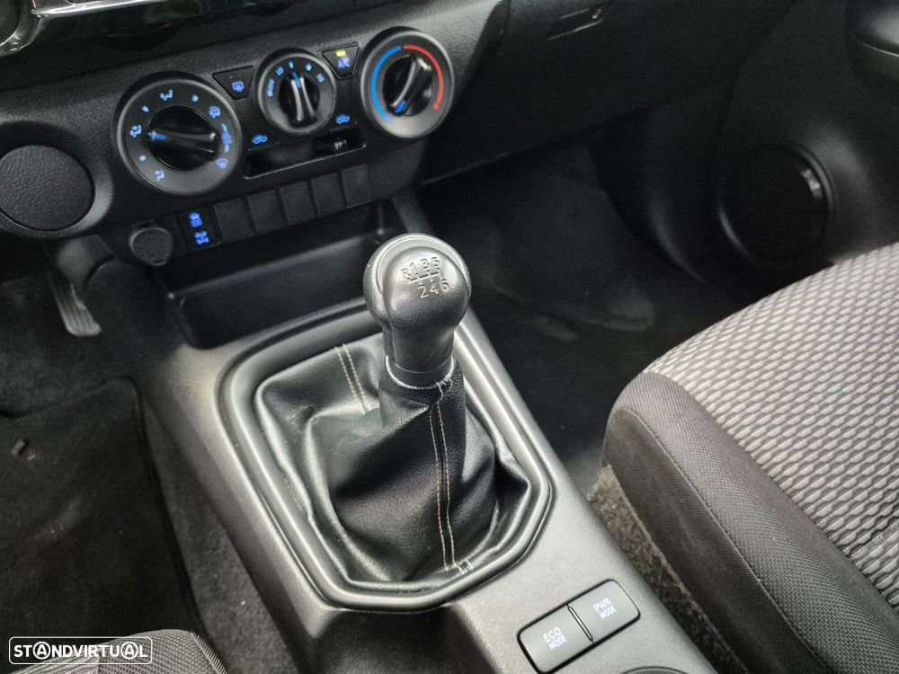 Toyota Hilux 2.4 D-4D 2WD CD - 19