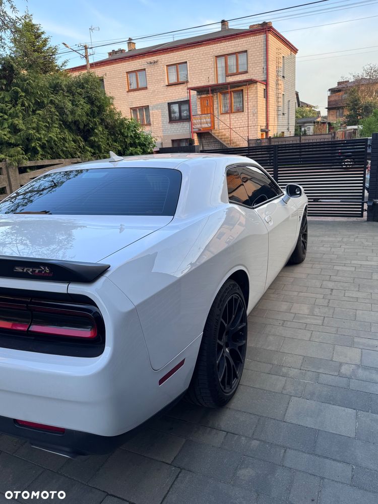 Dodge Challenger - 16