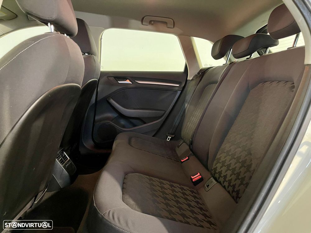 Audi A3 Sportback 1.6 TDI Advance - 13