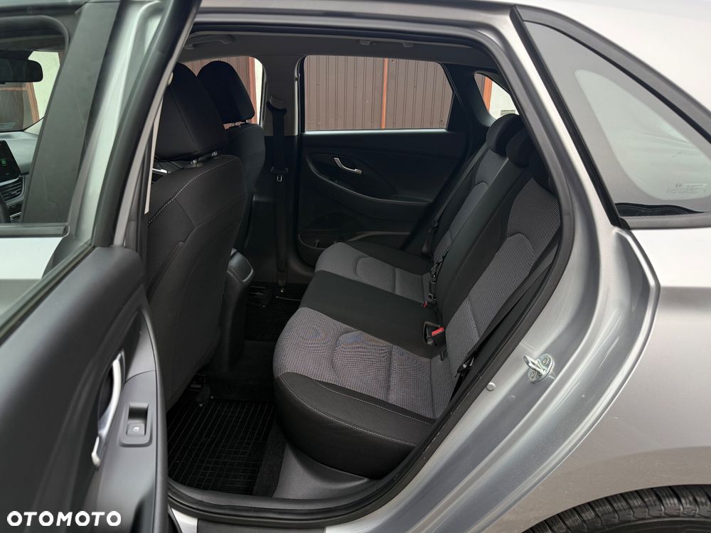Hyundai i30 1.5 DPI Classic + - 7