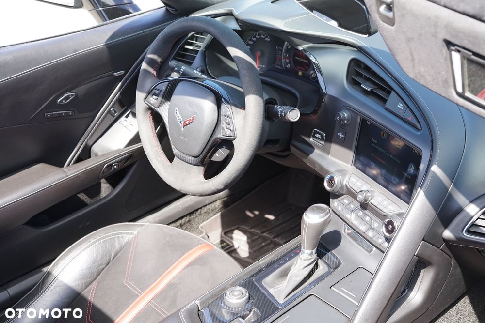 Chevrolet Corvette - 24
