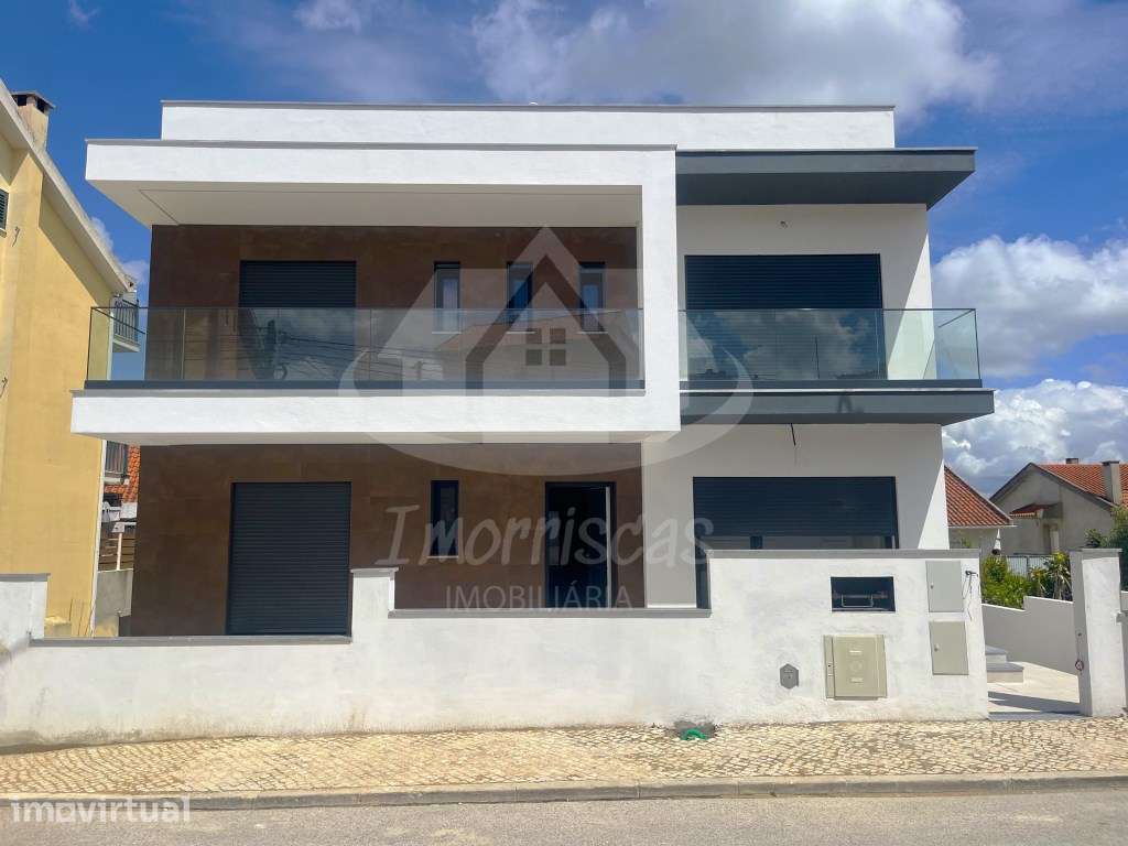 Moradia T4 com vista rio no Bairro das Courelas, Santa Iria de Azóia - Grande imagem: 3/58