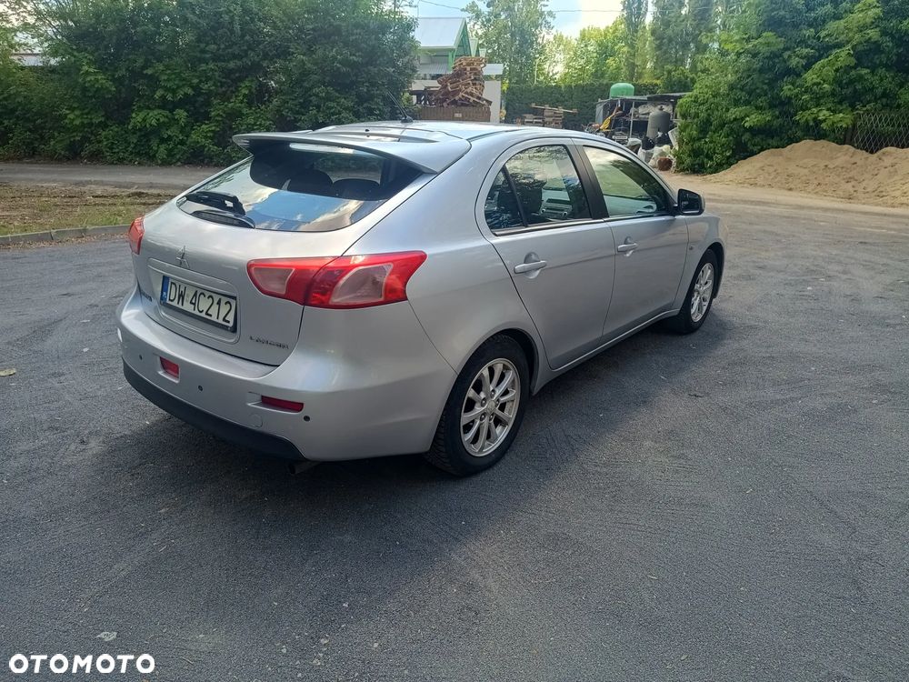Mitsubishi Lancer 1.6 Invite - 2