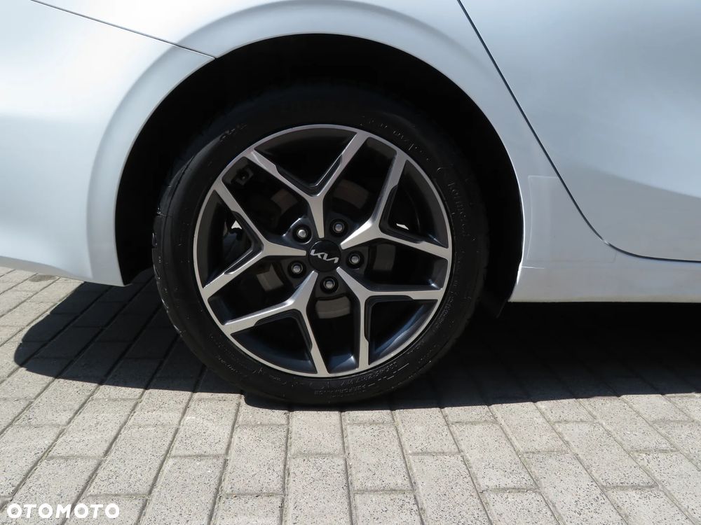 Kia Ceed 1.6 CRDi (48V Mild-Hybrid) DCT7 Spirit - 11