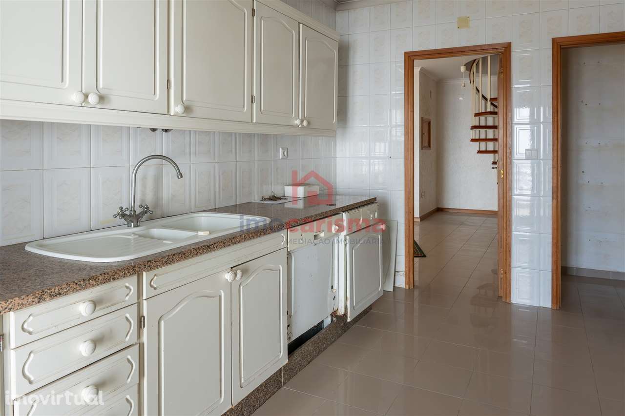 Apartamento T3+1 Duplex na 1.º Linha em Frente à Praia em Aver-o-Mar - Grande imagem: 5/22