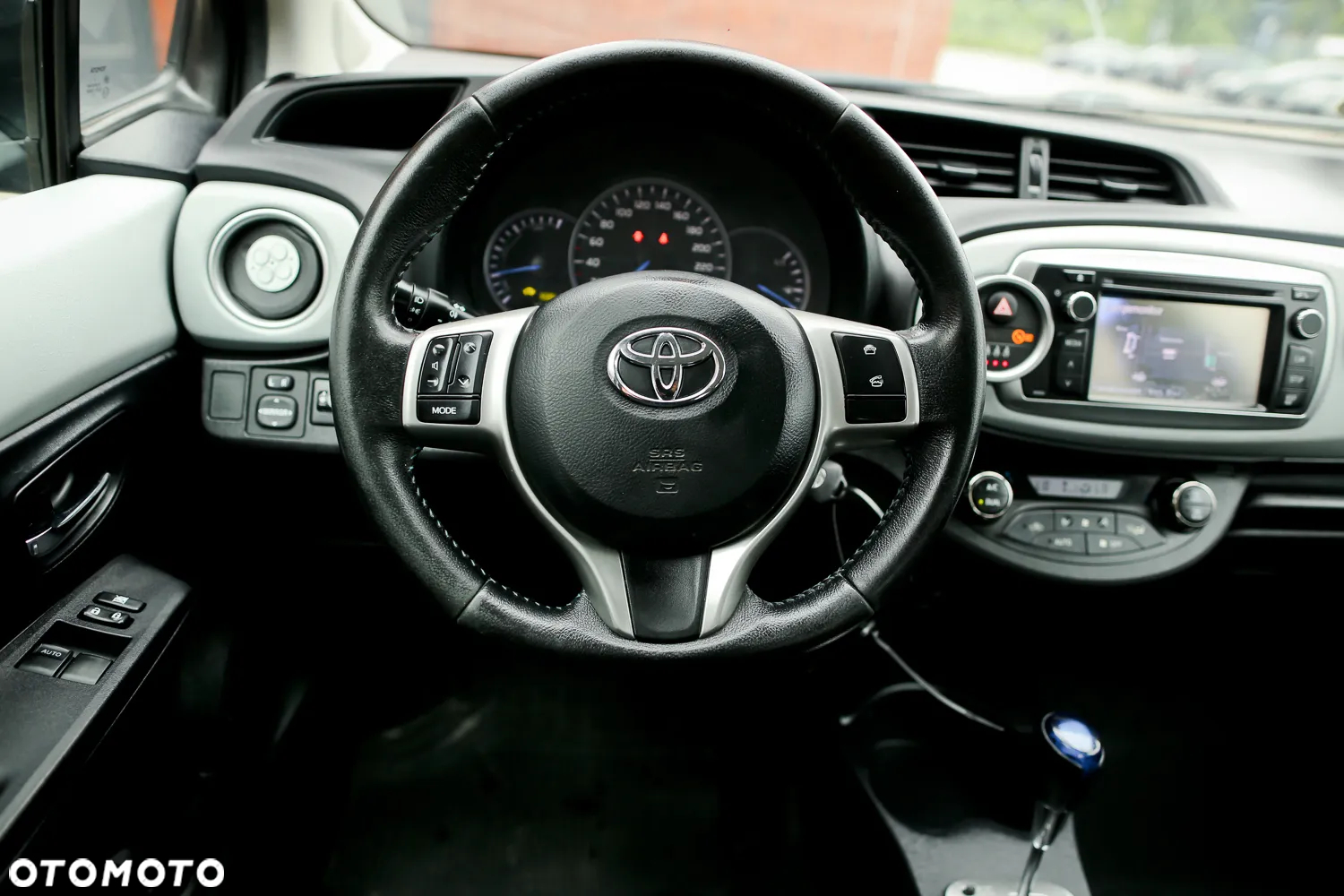Toyota Yaris ver-hybrid-1-5-vvt--i-comfort - 23