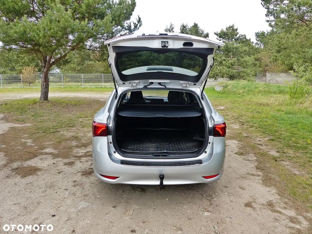 Toyota Avensis 2.0 D-4D Premium - 10