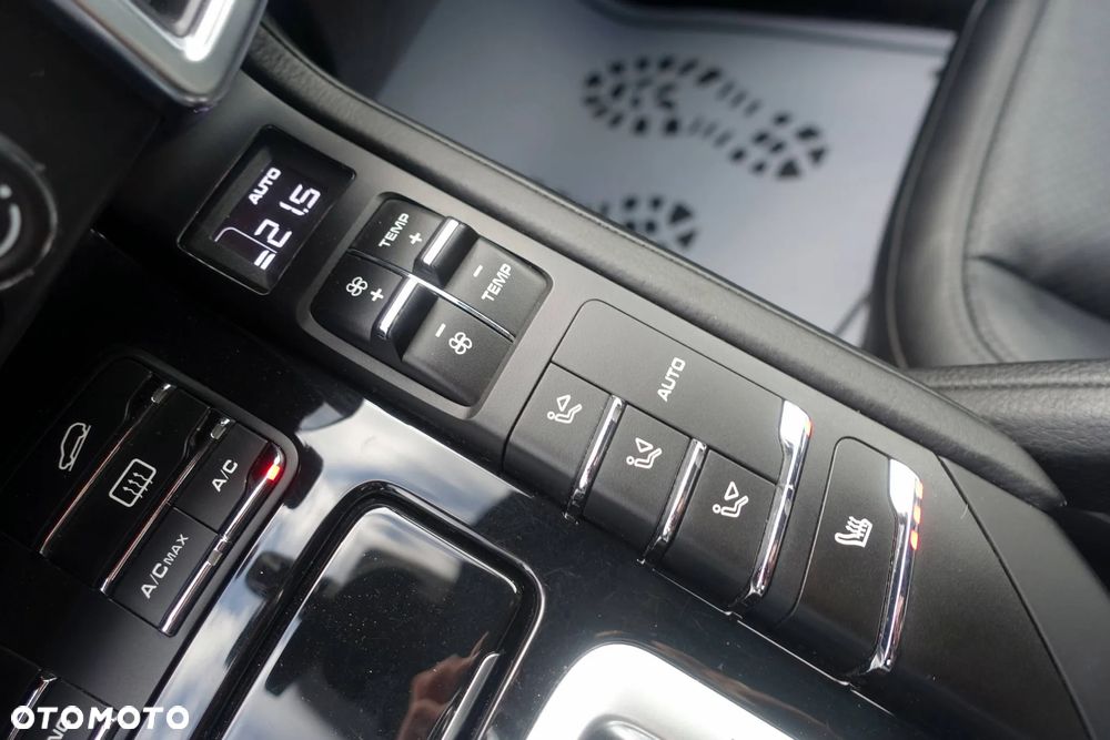 Porsche Cayenne Platinum Edition - 26
