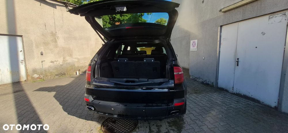 BMW X5 4.8i xDrive - 9