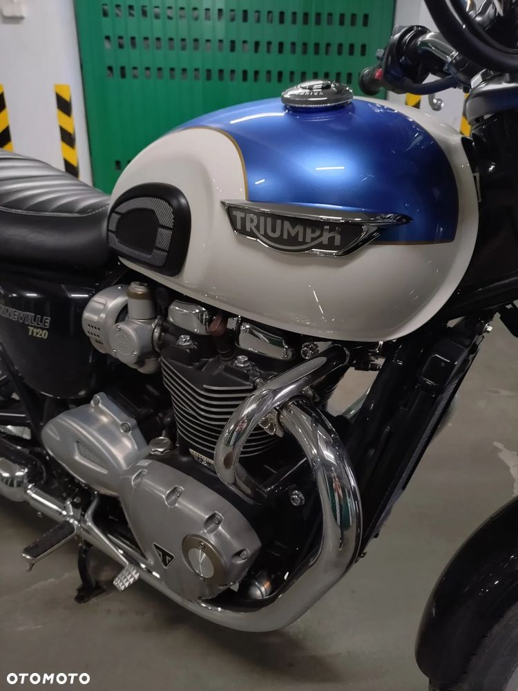Triumph Bonneville - 15