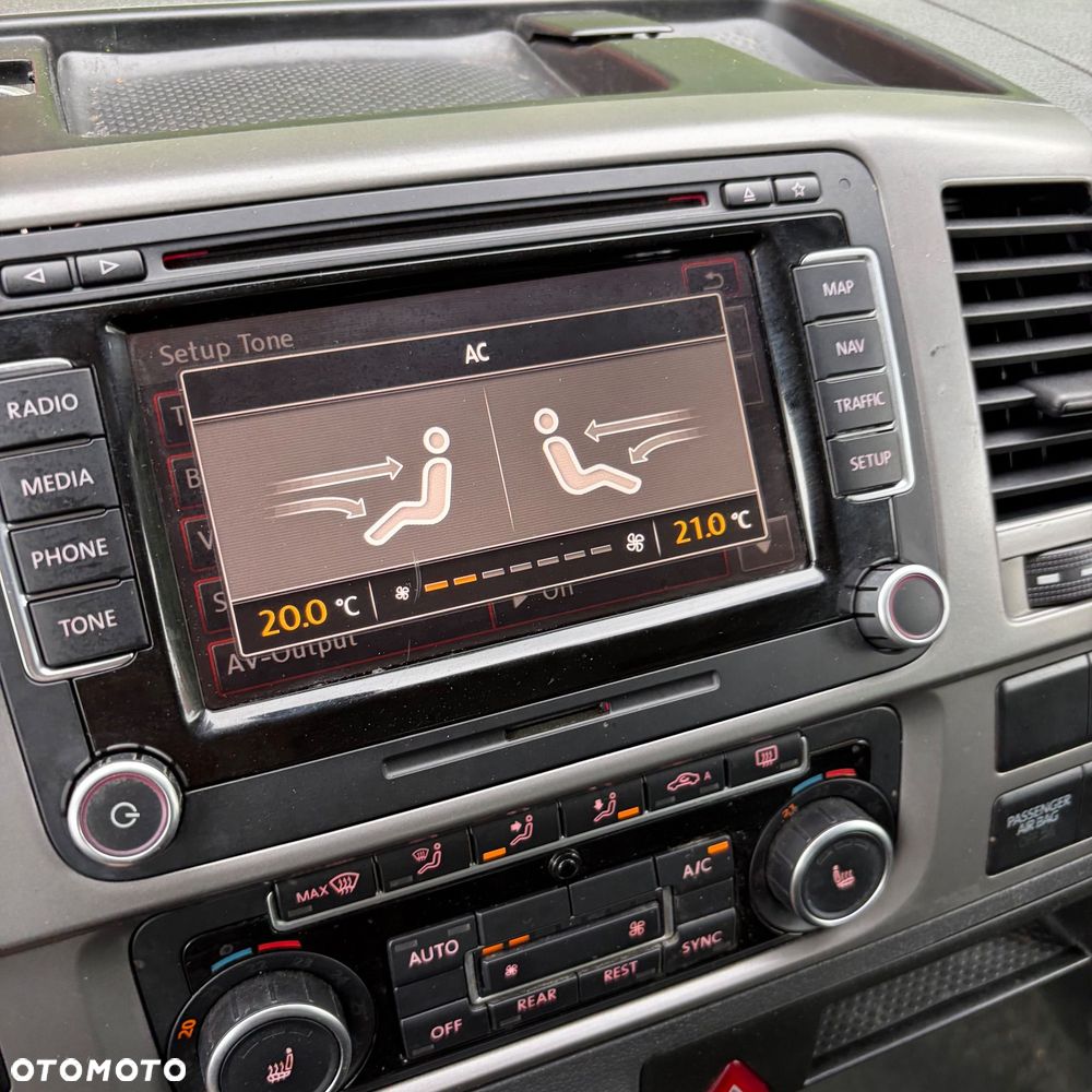 Volkswagen Multivan - 37