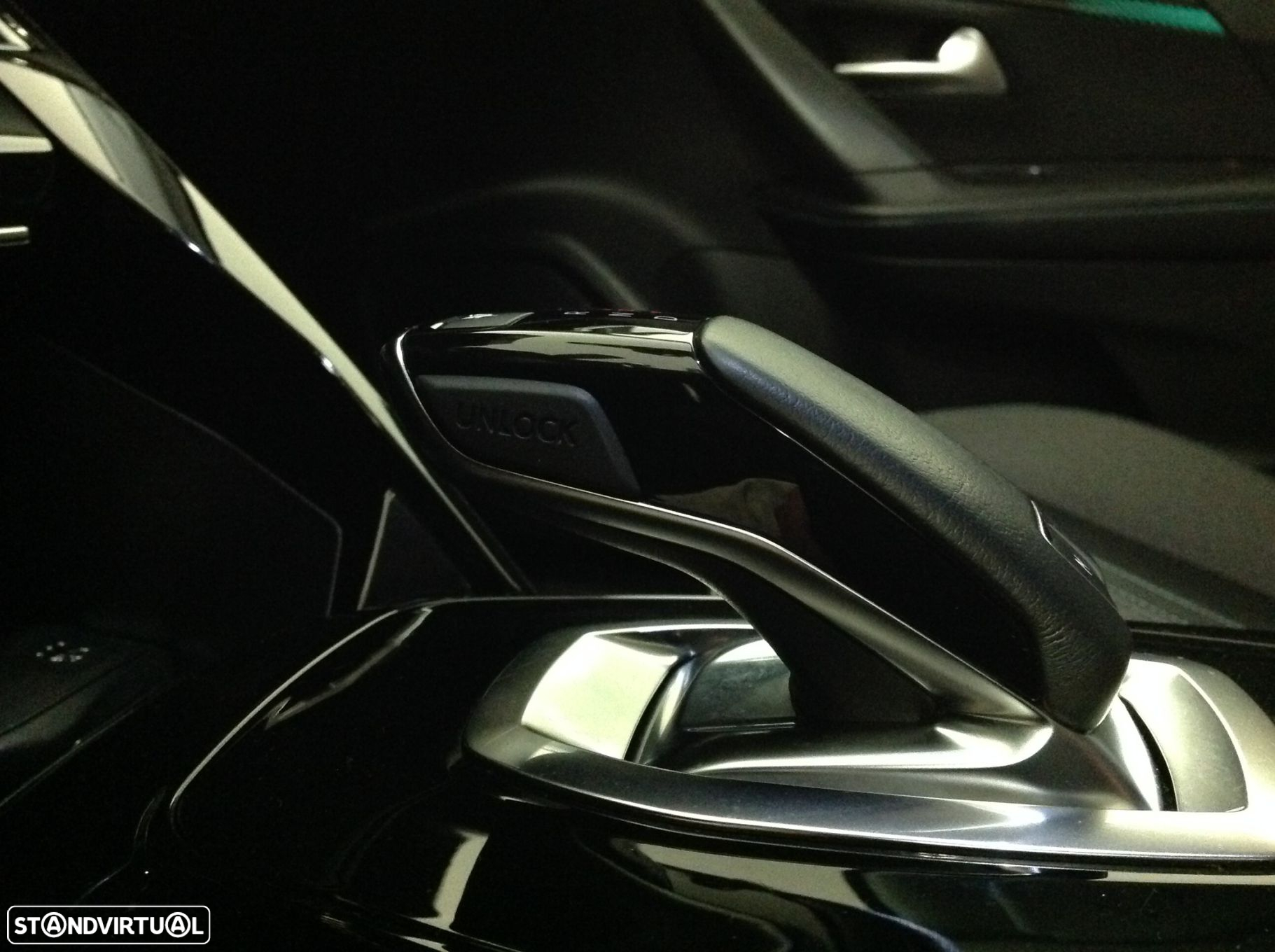 Peugeot 2008 1.2 PureTech Allure EAT8 - 23