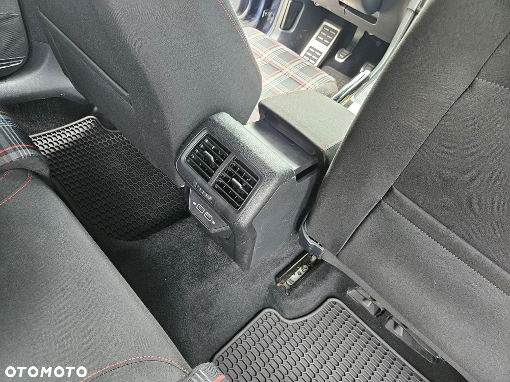 Volkswagen Golf - 18