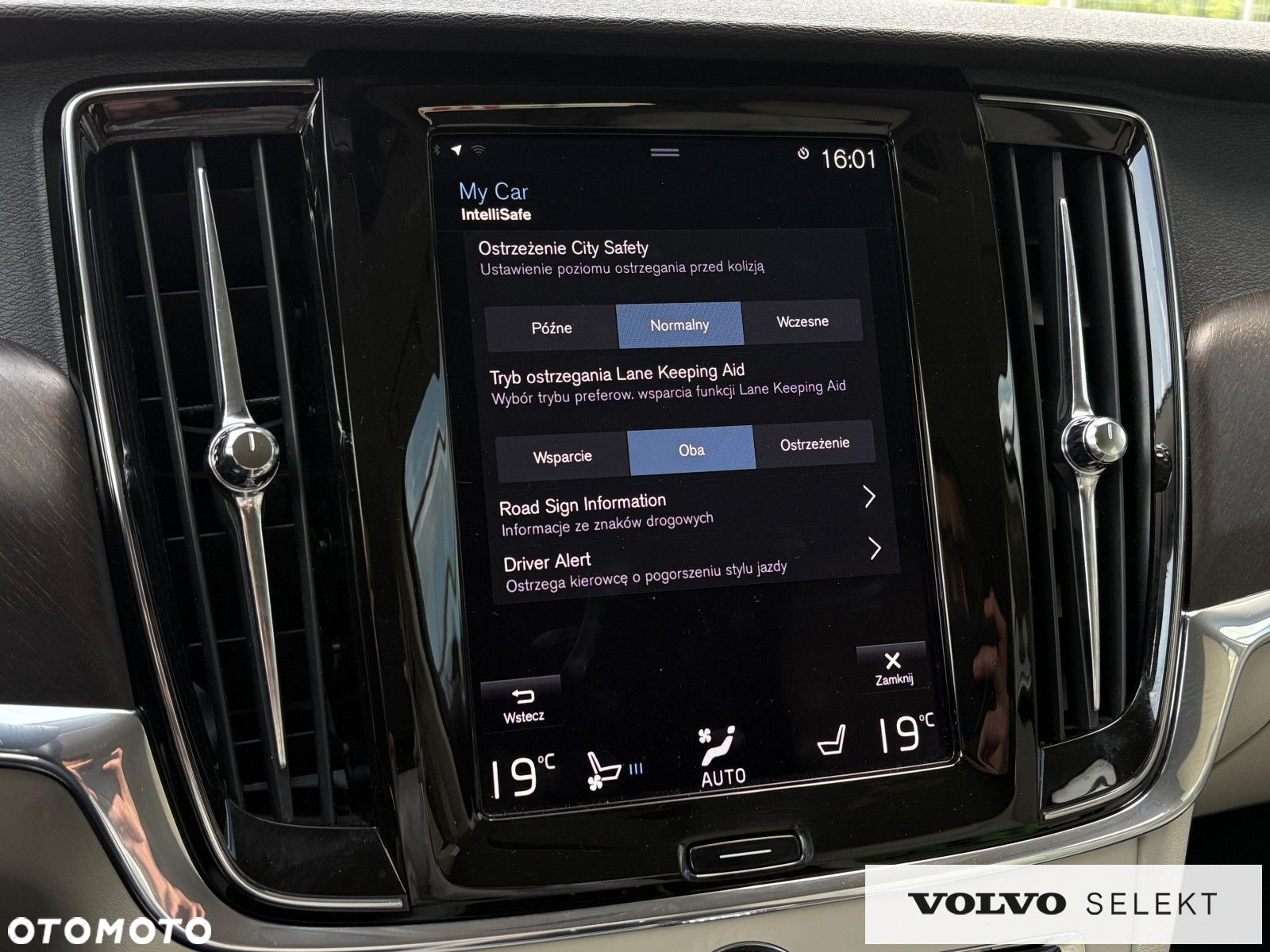 Volvo V90 Cross Country - 33