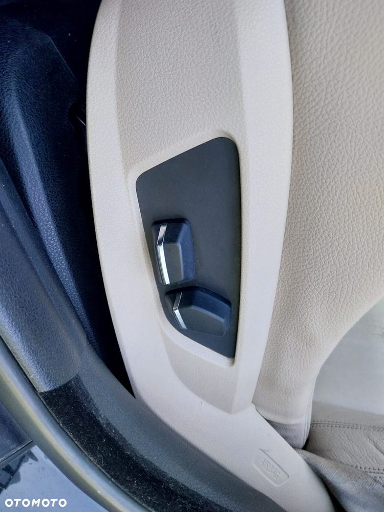 BMW Seria 5 520d Luxury Line - 33