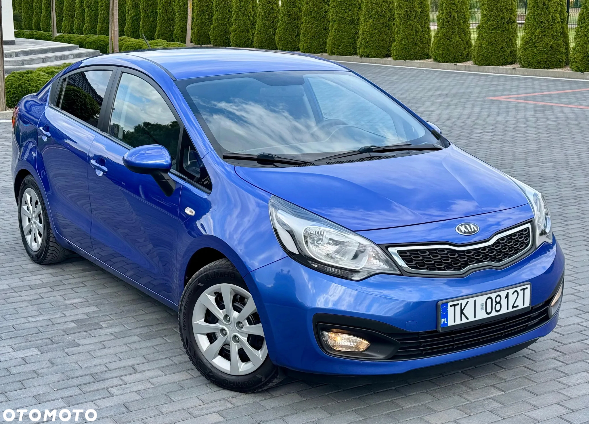 Kia Rio 1.2 L - 12