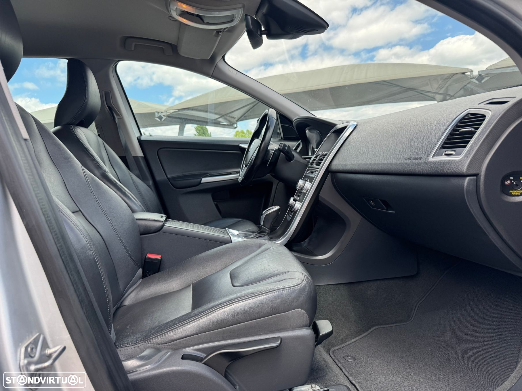 Volvo XC 60 2.0 D3 Momentum Geartronic - 9