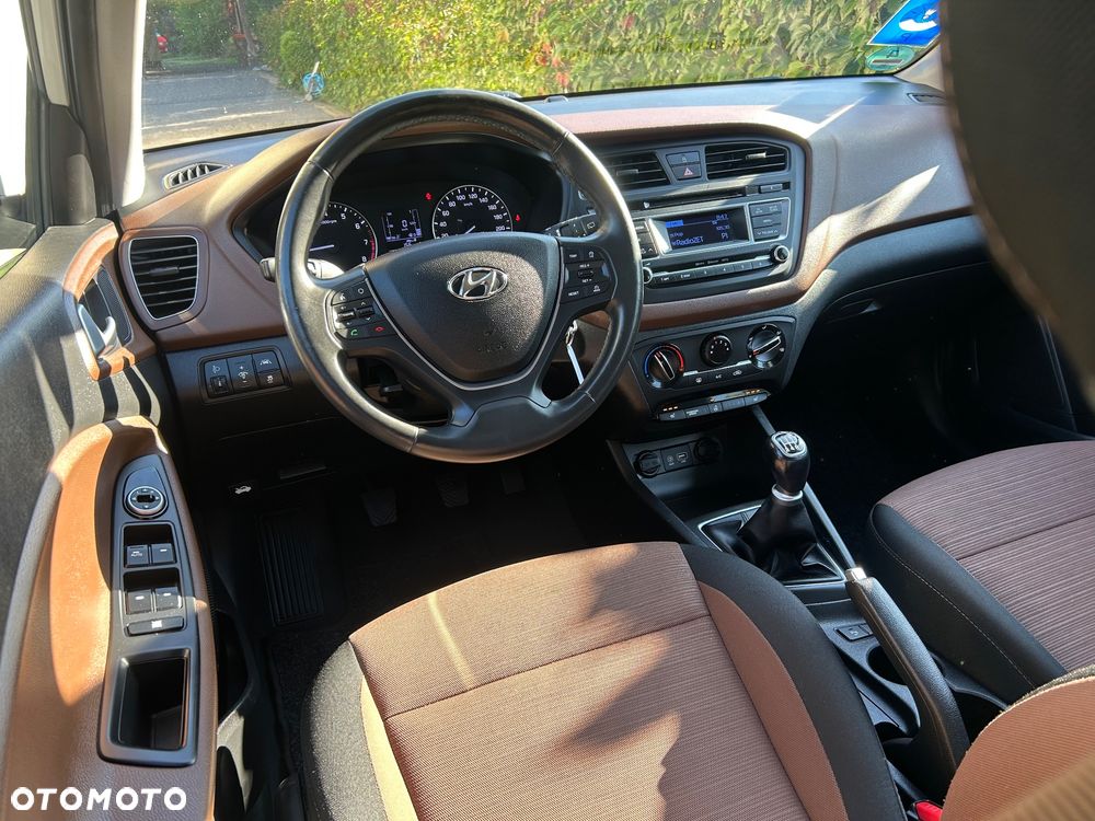 Hyundai i20 blue 1.2 Trend - 28