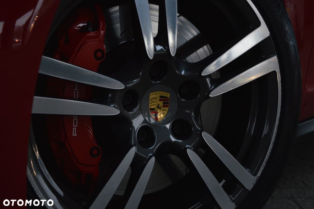 Porsche Panamera GTS PDK - 3