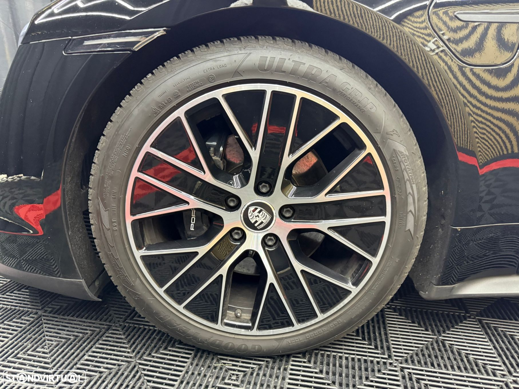 Porsche Taycan 4S bateria Performance Plus - 17