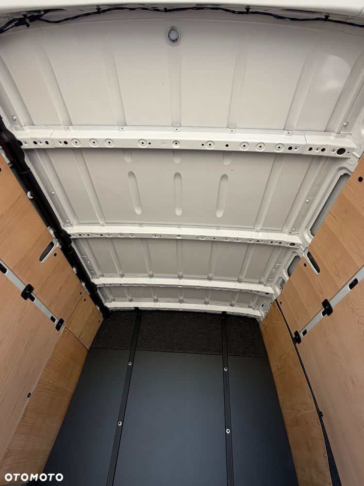 Mercedes-Benz Sprinter - 36