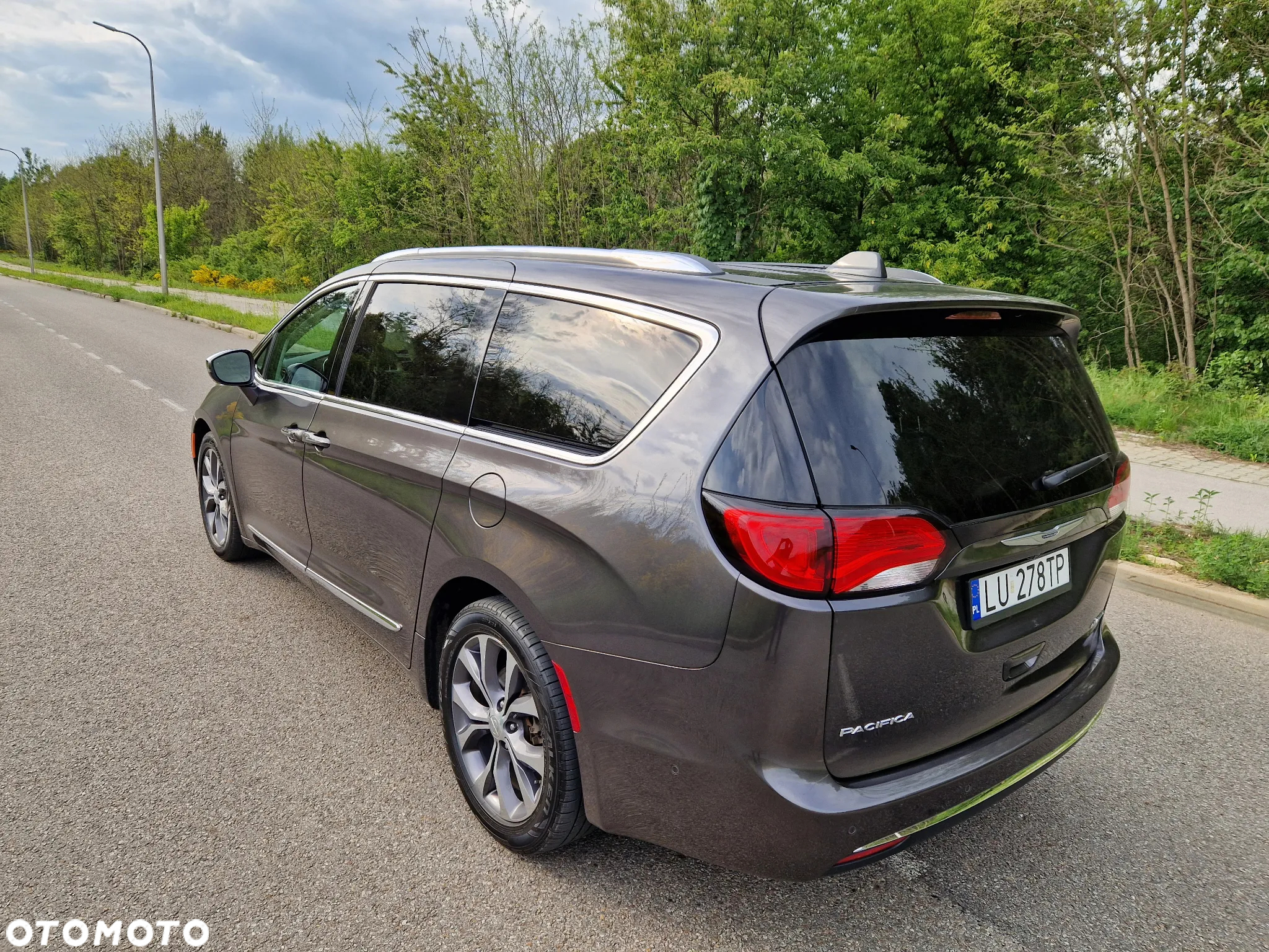 Chrysler Pacifica - 4