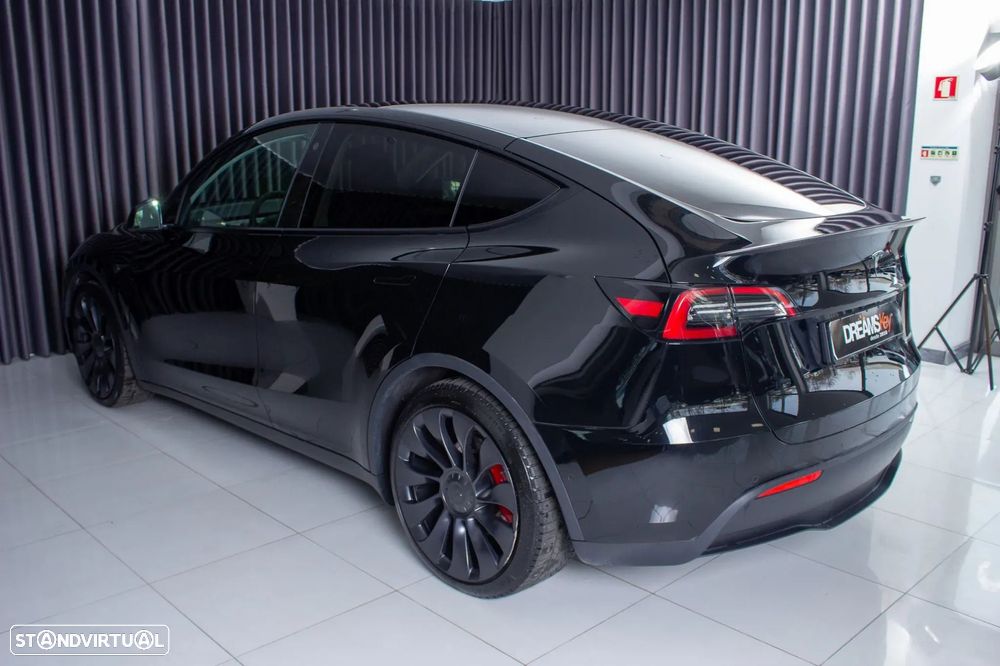 Tesla Model Y Performance Dual Motor AWD - 17