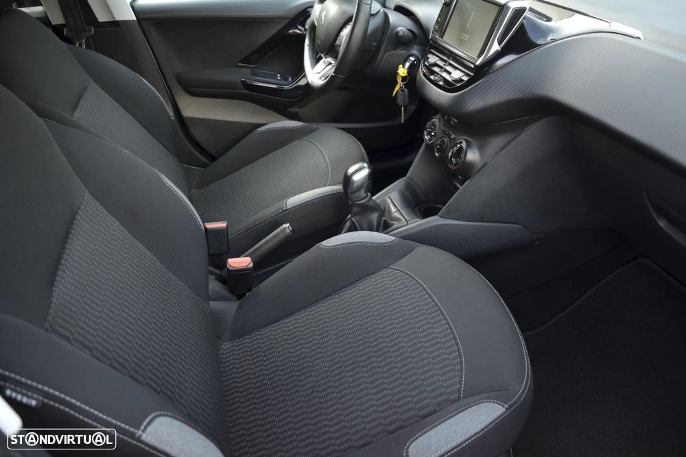 Peugeot 208 1.2 PureTech Style - 16