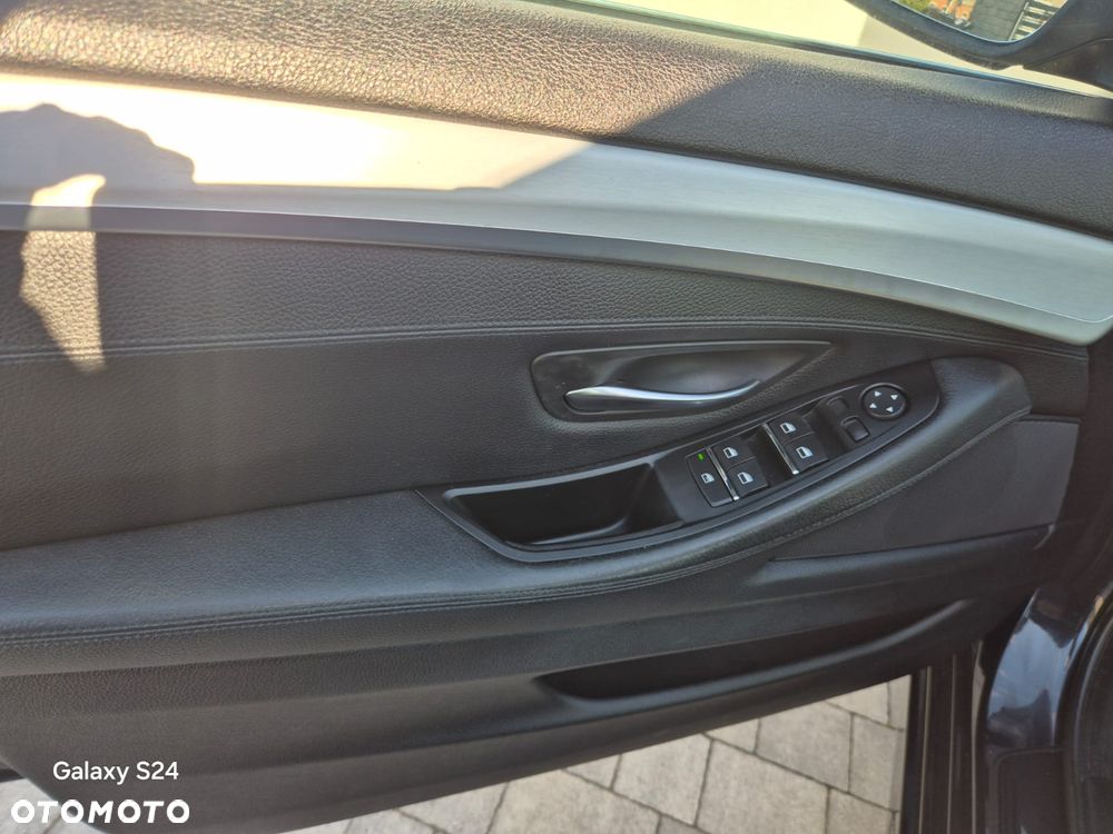 BMW Seria 5 525d xDrive Modern Line - 11