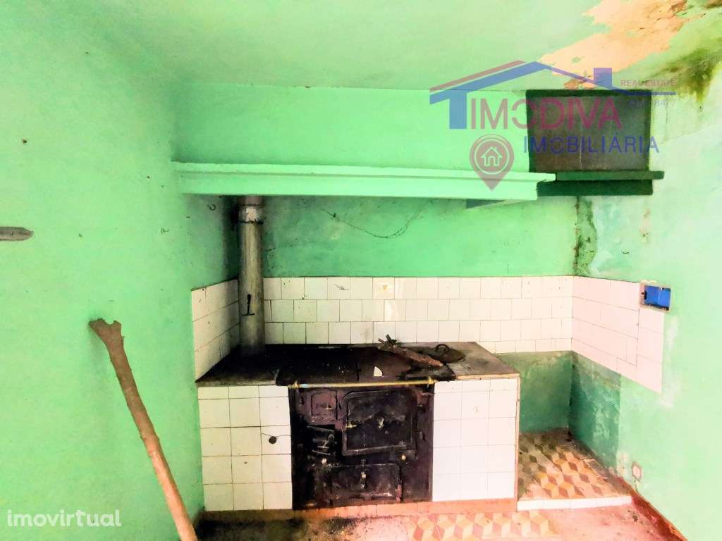 Moradia T2 com logradouro próximo de Castanheira de Pera - Grande imagem: 3/14