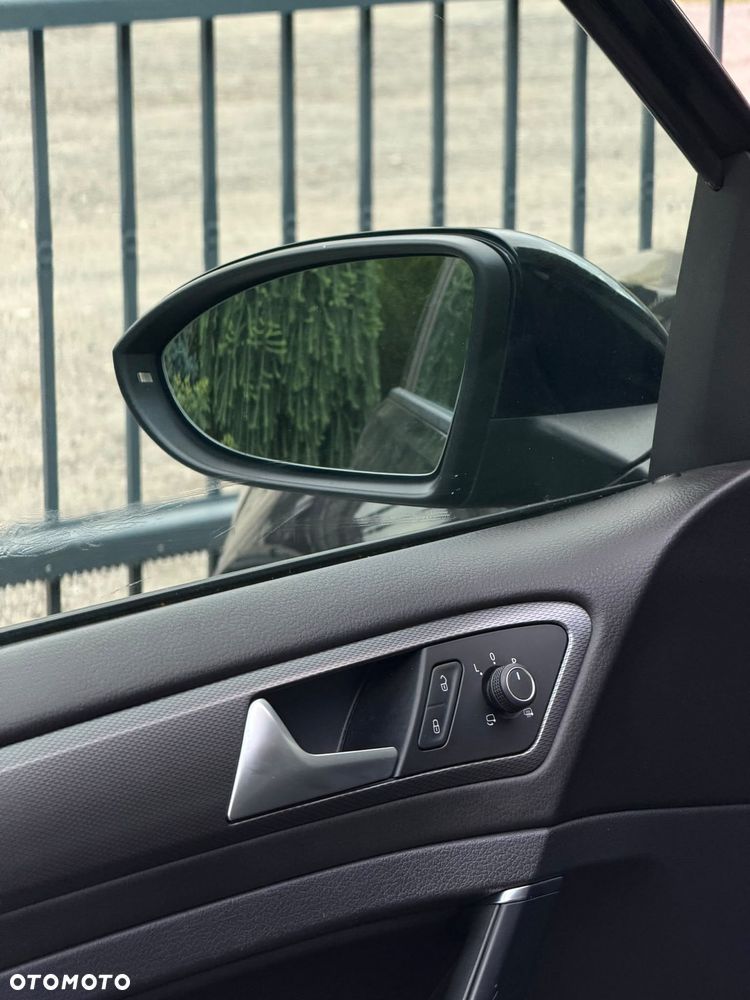 Volkswagen Golf - 28