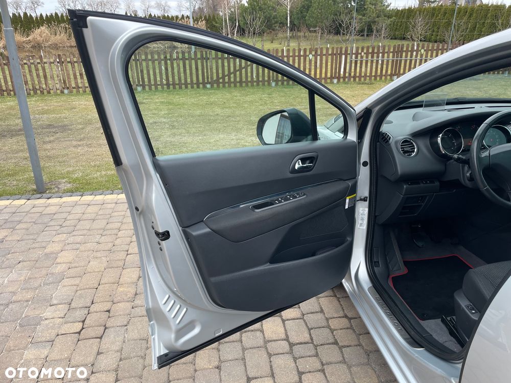 Peugeot 5008 HDI FAP 150 Family Plus - 20