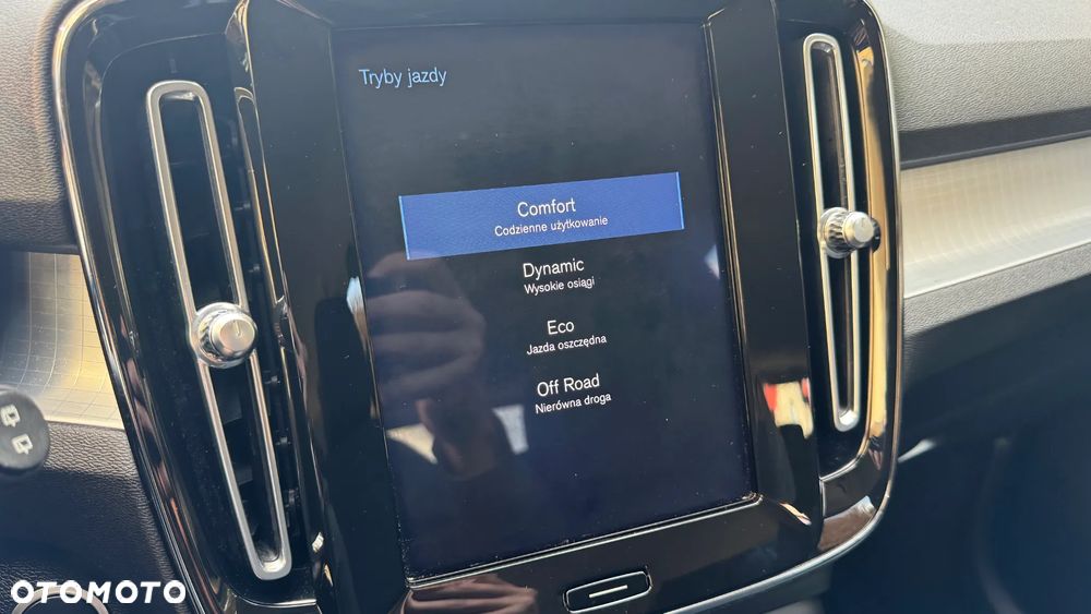 Volvo XC 40 T3 Geartronic Momentum Pro - 25