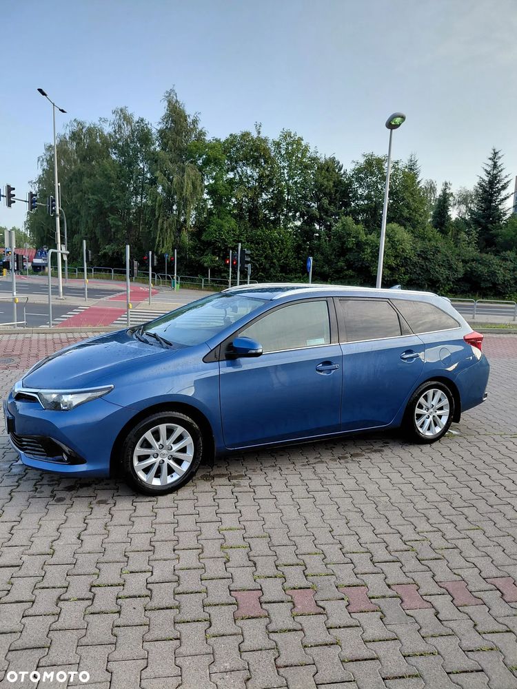 Toyota Auris 1.6 Premium - 2