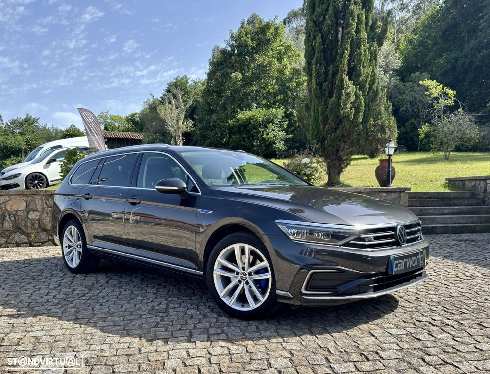 VW Passat Variant - 1