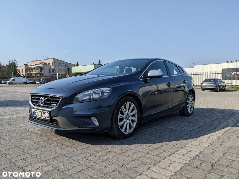 Volvo V40 T4 R-Design Momentum - 2