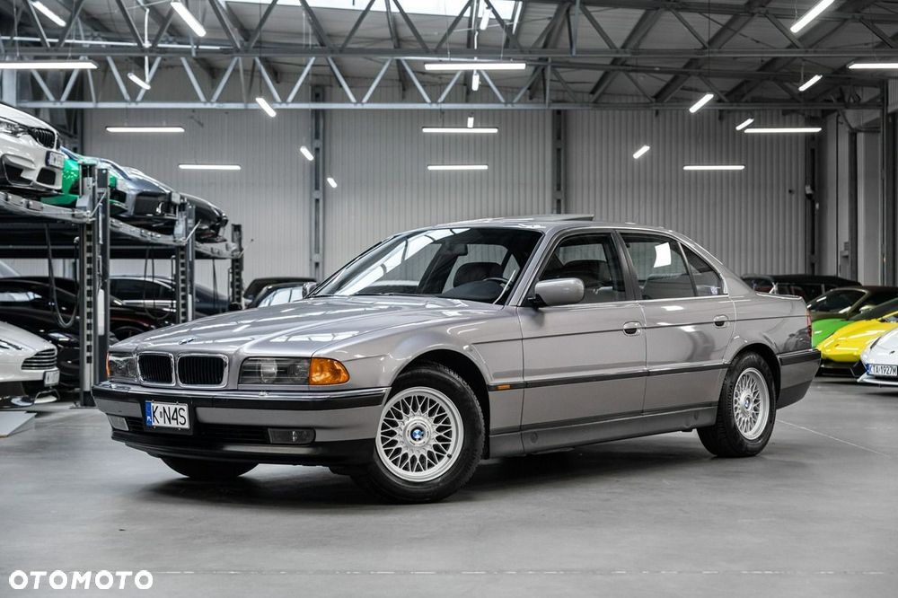 BMW Seria 7 740i V8 - 2