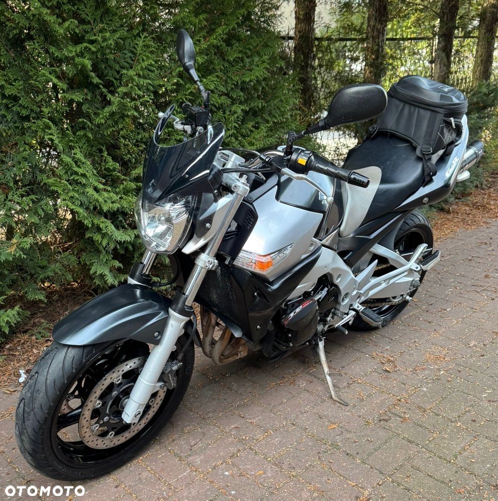 Suzuki GSR - 10