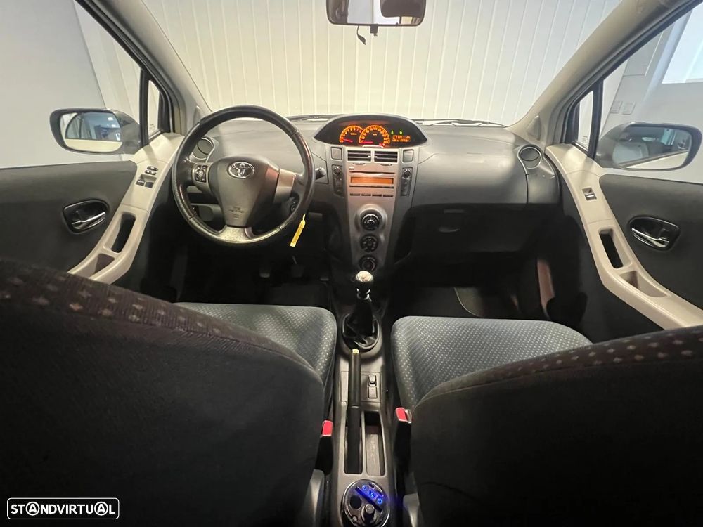 Toyota Yaris 1.33 VVT-i Rock In Rio 10 - 5