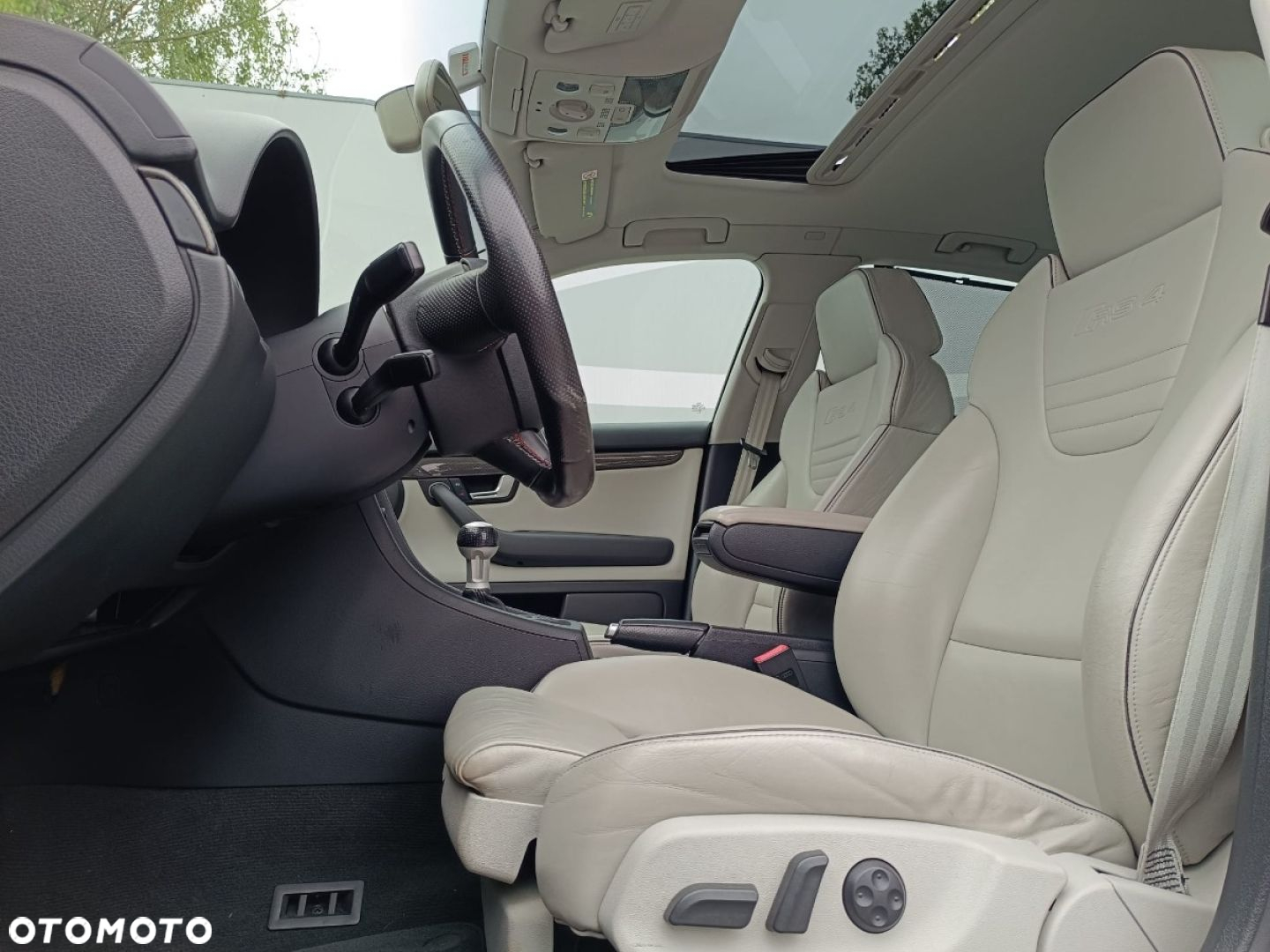 Audi RS4 Limousine Standard - 26