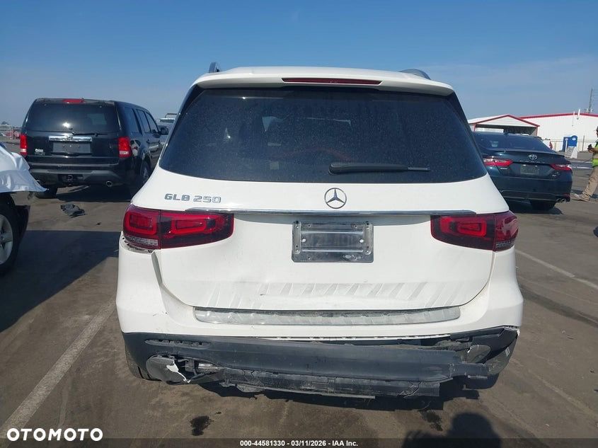 Mercedes-Benz GLB 250 8G-DCT Progressive - 14