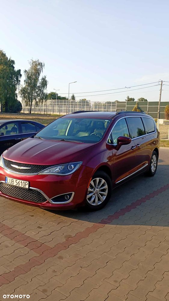 Chrysler Pacifica - 4