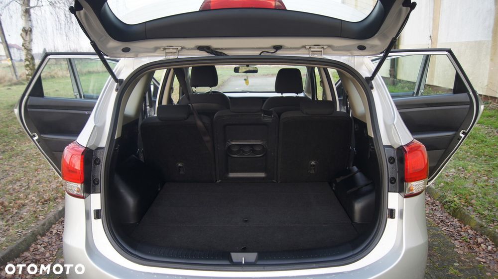 Kia Carens 1.6 GDI M - 33