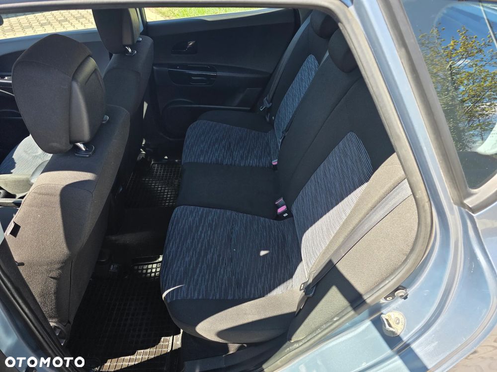 Kia Ceed 2.0 crdi Comfort + - 6