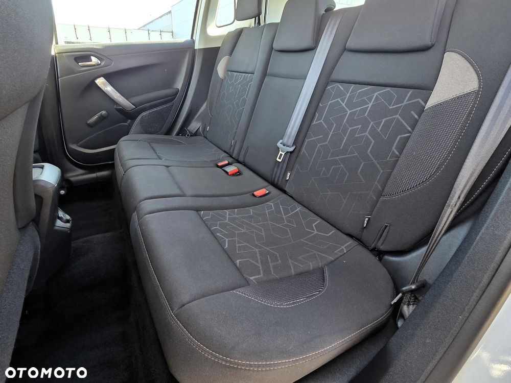 Peugeot 2008 1.2 Pure Tech Active EU6 - 17