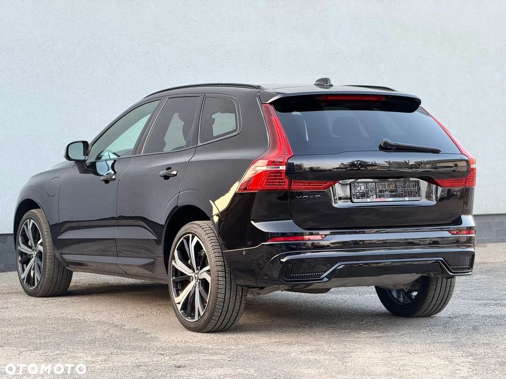 Volvo XC 60 T8 Plug-In Hybrid AWD R-Design - 4