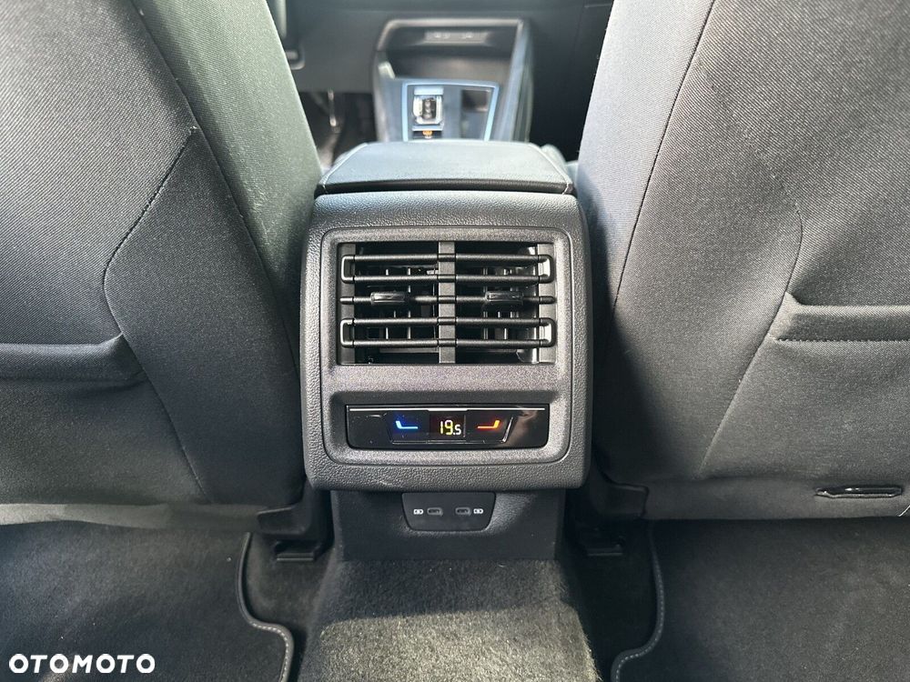Volkswagen Golf Variant - 32