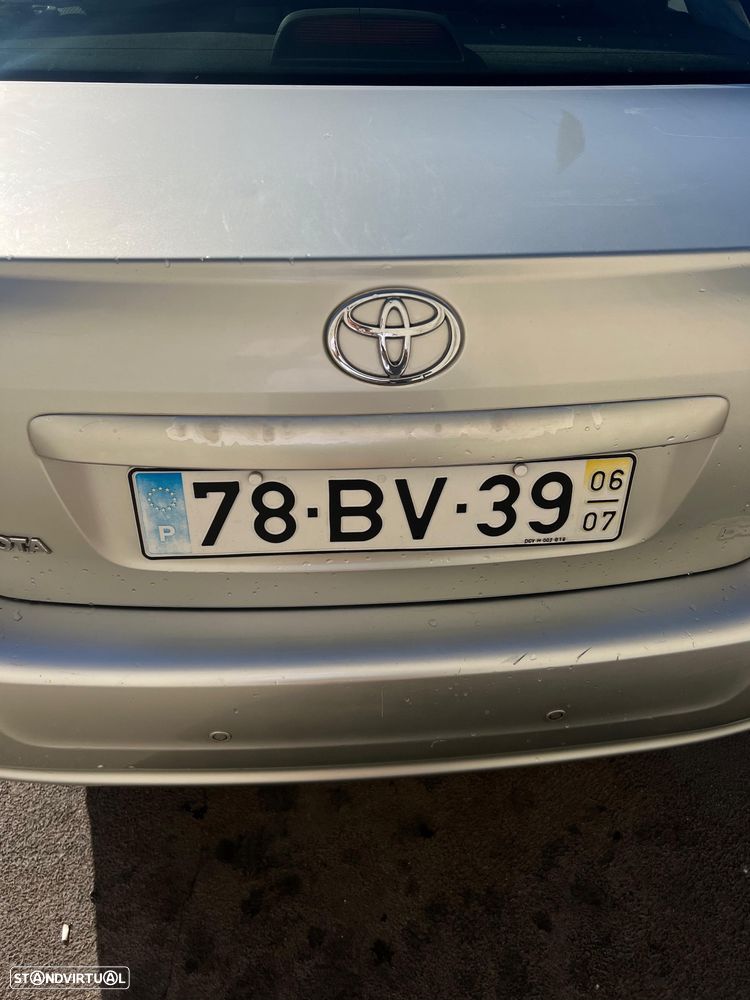 Toyota Avensis SD 2.0 D-4D - 10