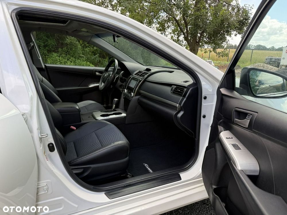 Toyota Camry - 10