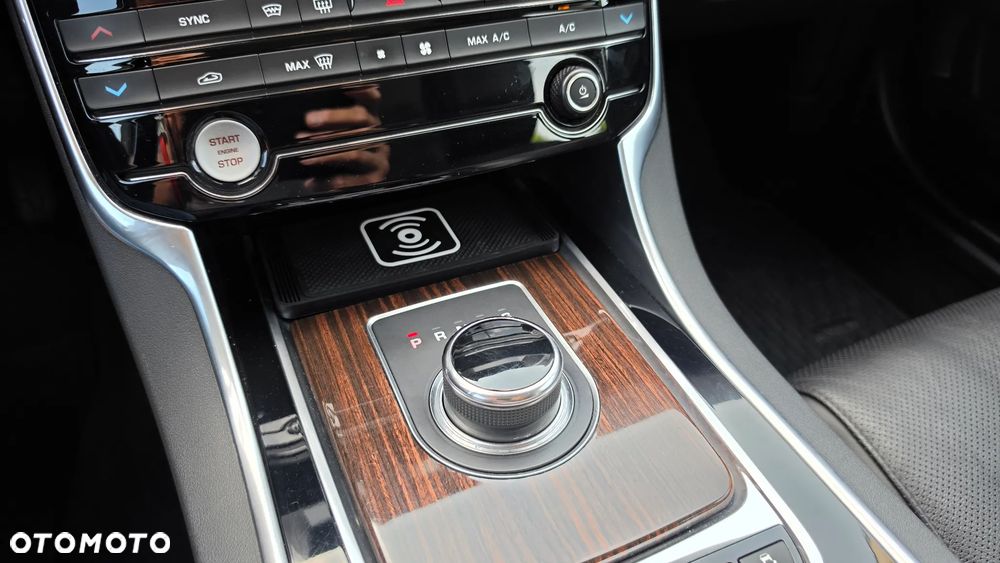 Jaguar XE - 26